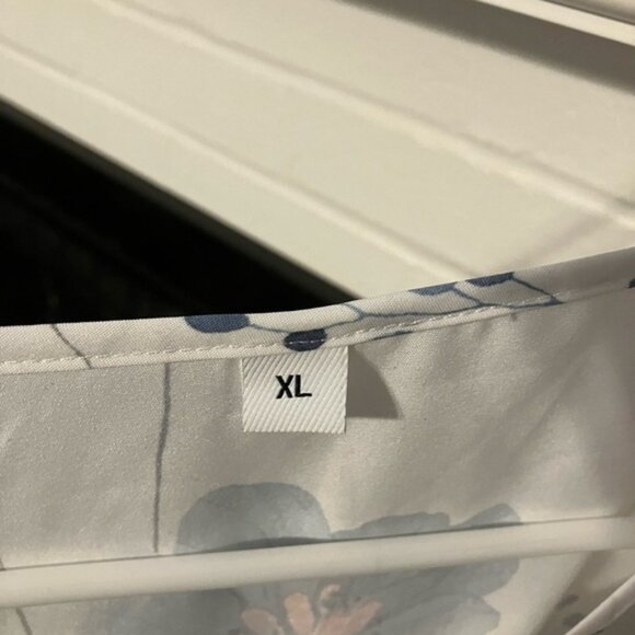 Flowery two piece short set size XL - Picture 4 of 5